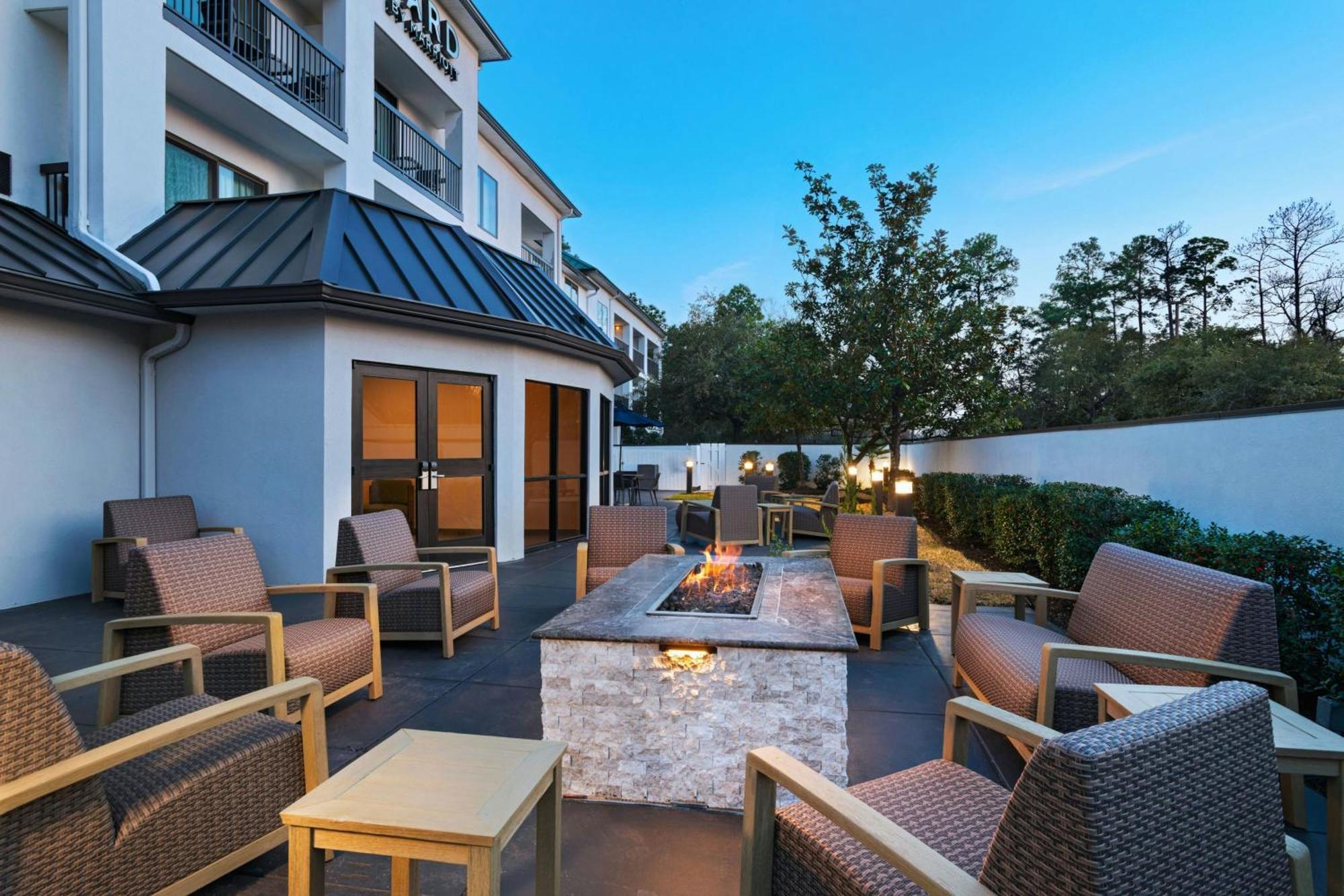 Courtyard Houston The Woodlands Hotel Екстериор снимка